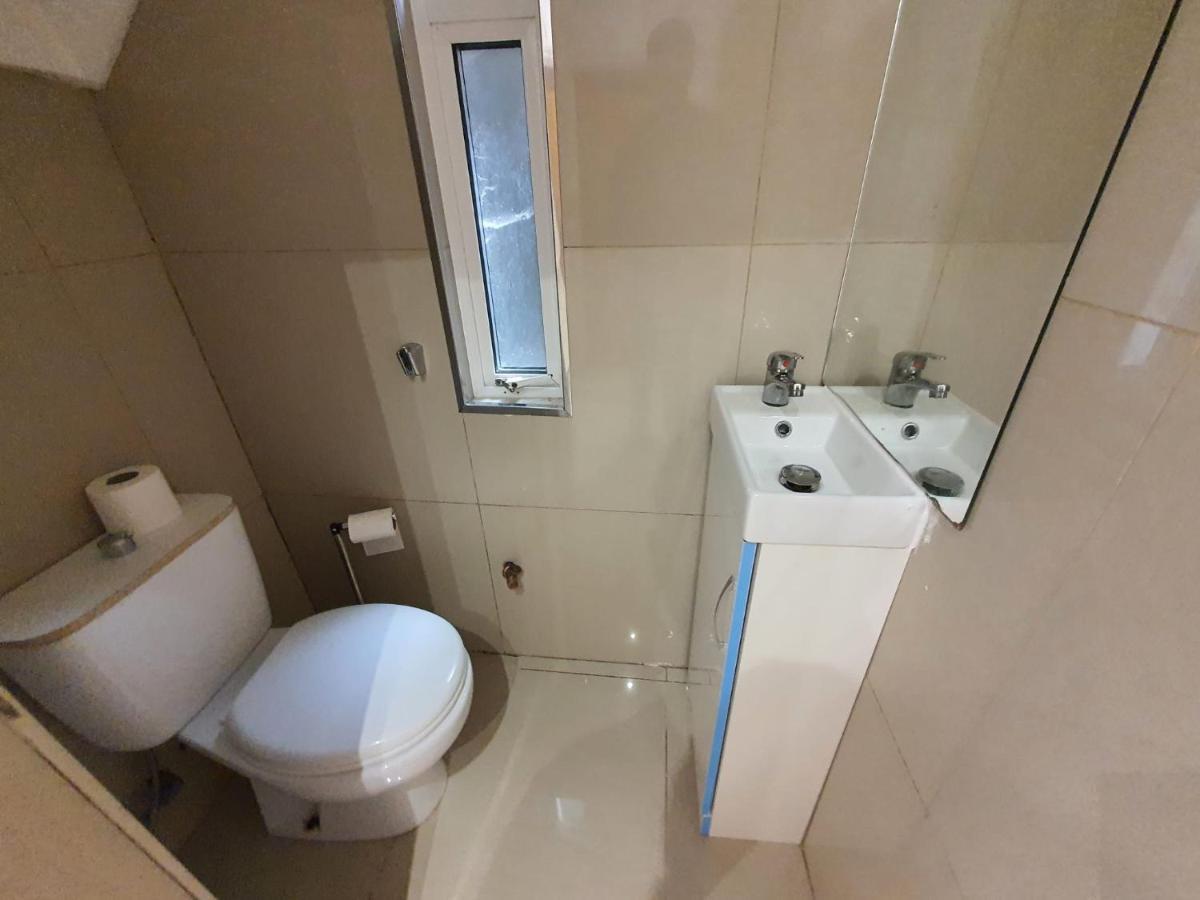 Private Room- Direct Travel Central/ Heathrow London Eksteriør billede