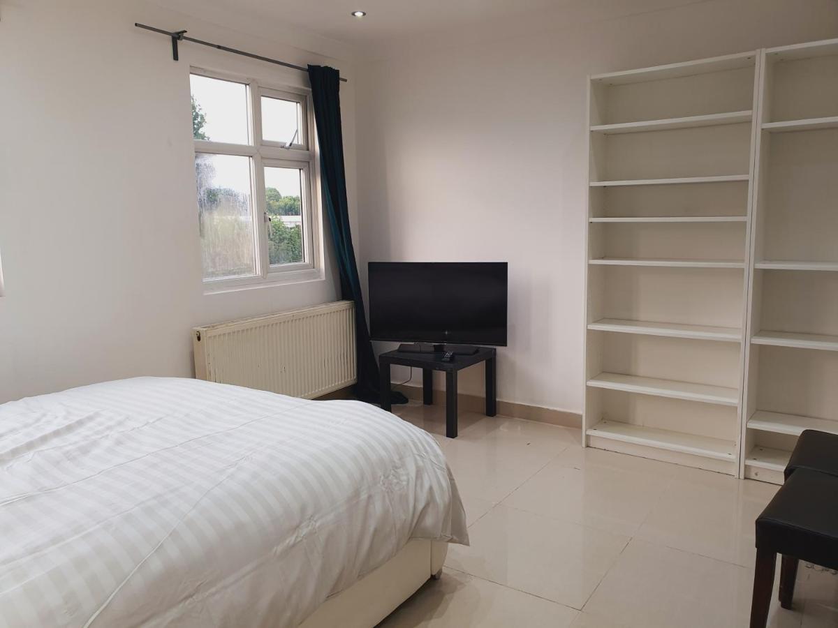 Private Room- Direct Travel Central/ Heathrow London Eksteriør billede