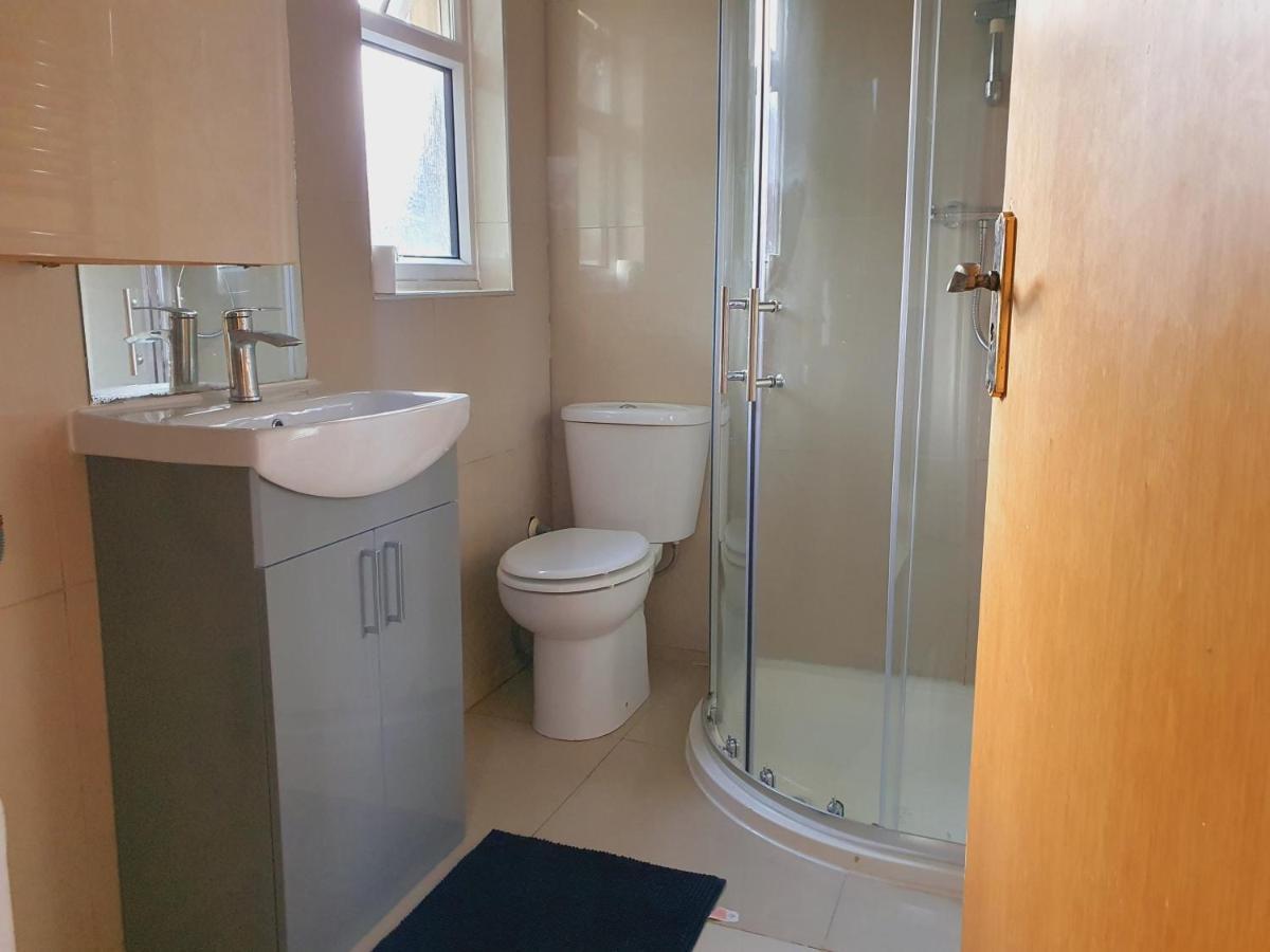 Private Room- Direct Travel Central/ Heathrow London Eksteriør billede