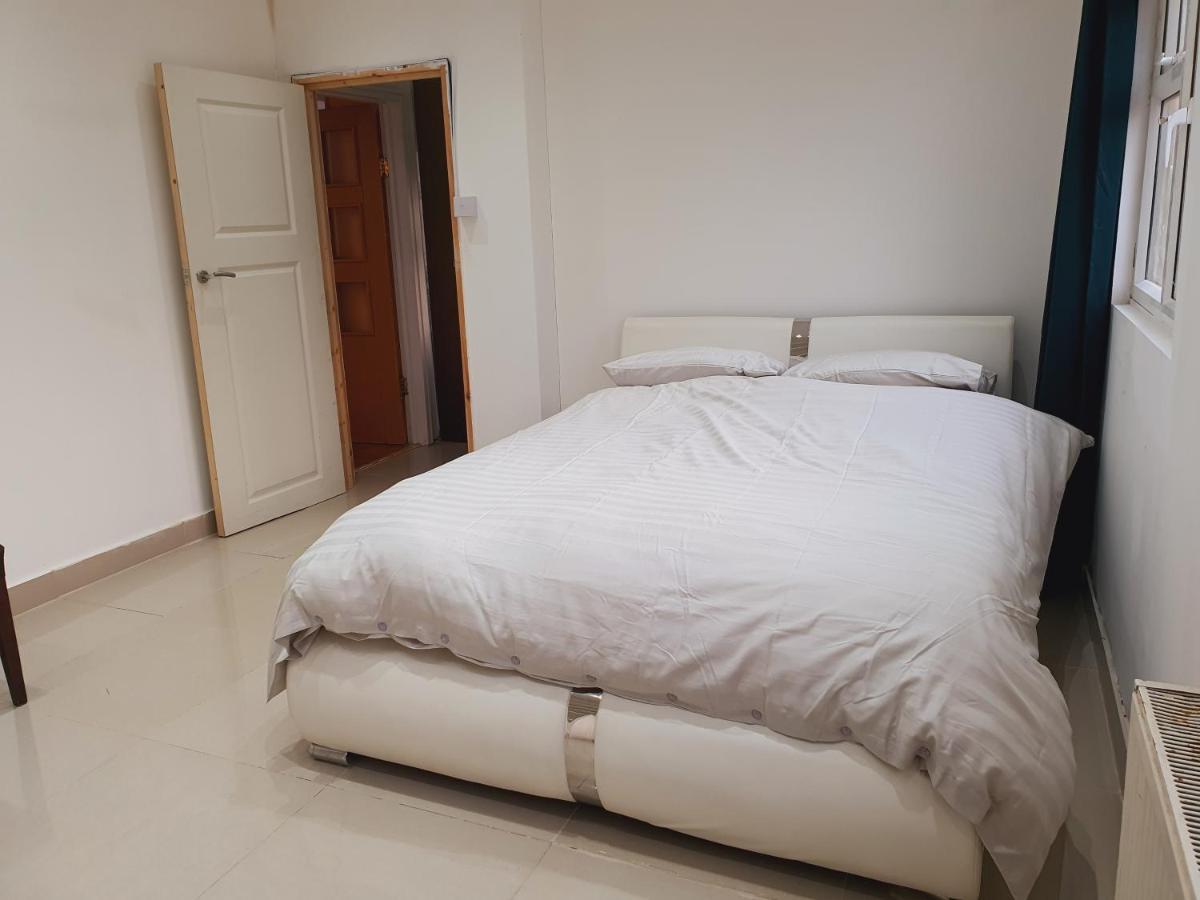 Private Room- Direct Travel Central/ Heathrow London Eksteriør billede
